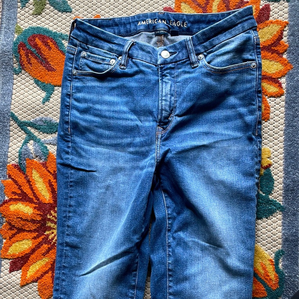 American Eagle luxe high V-rise ripped jegging